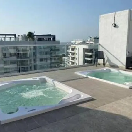 Indulge, Balcony Jacuzzi Apartamento